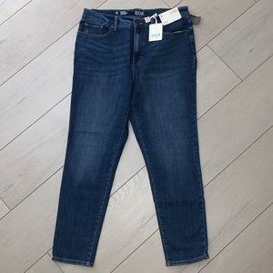 Ana High Rise Ankle Skinny Jeans